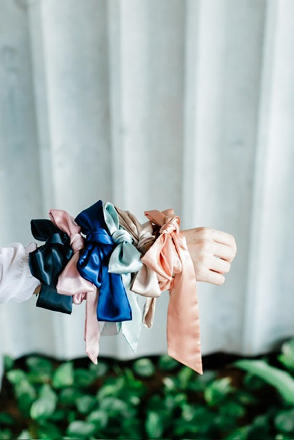 Silk LOVE Bow Scrunchie Set