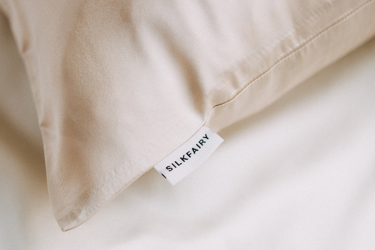 (NEW!) Silk Pillowcase Infused With Hyaluronic Acid and Argan Oil